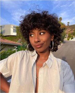 How to pick and care for the short curly wigs?